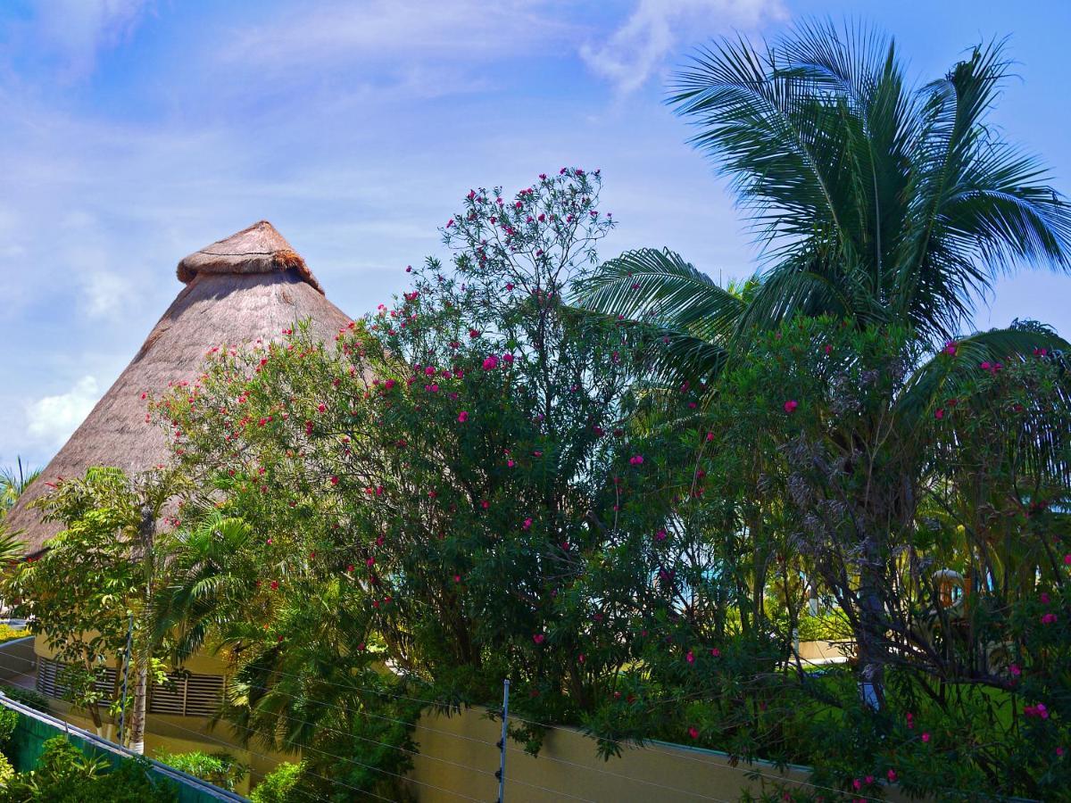 Cancun Beachfront Condo Экстерьер фото