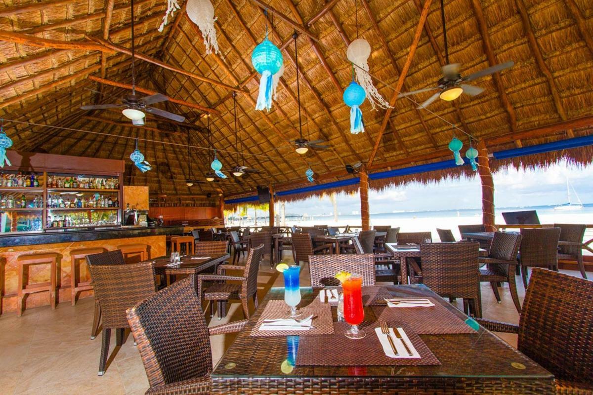 Cancun Beachfront Condo Экстерьер фото